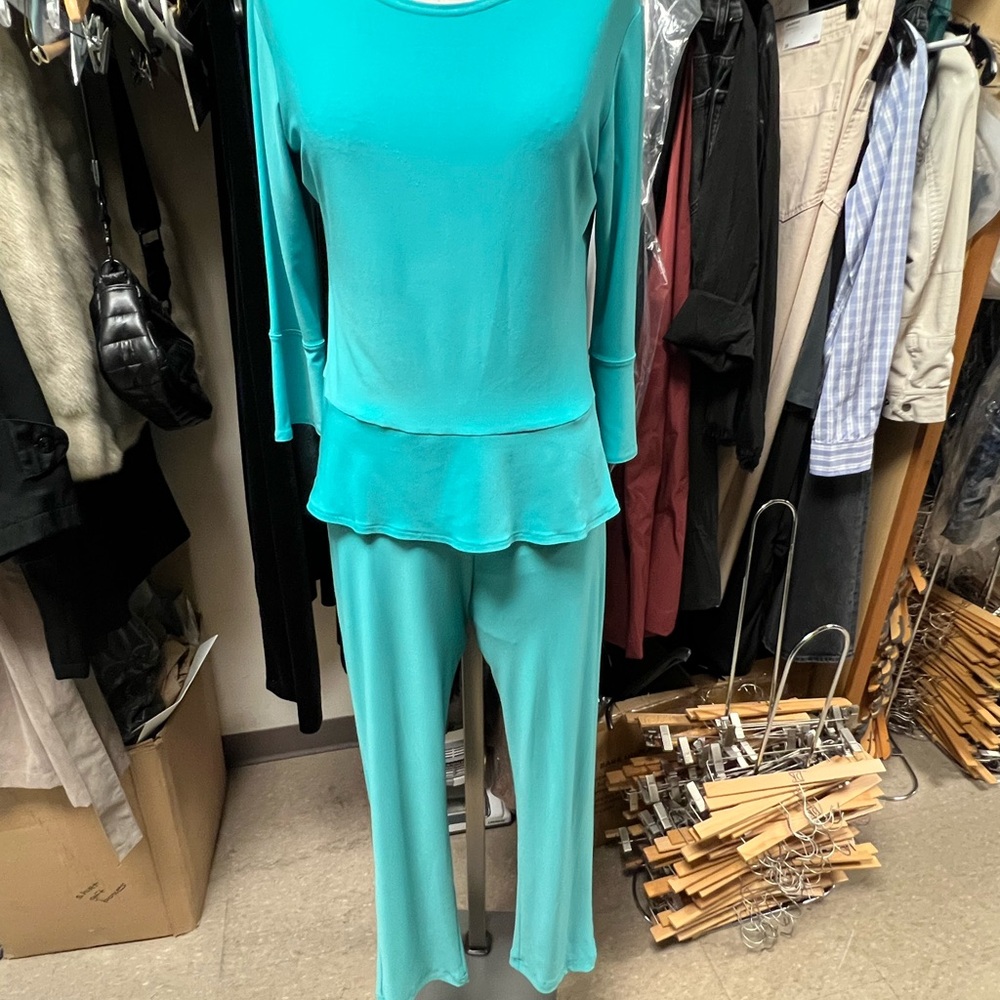 Sympli teal green top with pull on pant. Jersey fabric great for traveling